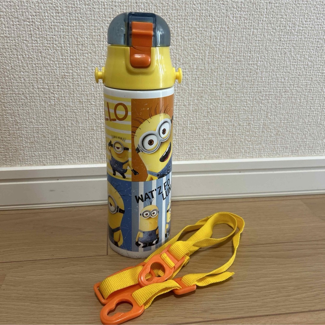 ミニオン - 【ミニオン】水筒 ステンレス 直飲み 580ml 紐付きの ミニオン - 【ミニオン】水筒 ステンレス 直飲み 580ml 紐付きの