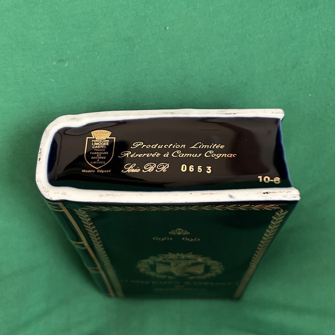 カミュナポレオン700ml陶器ブックタイプ未開封【ゴールド】古酒 カミュナポレオン700ml陶器ブックタイプ未開封【ゴールド】古酒