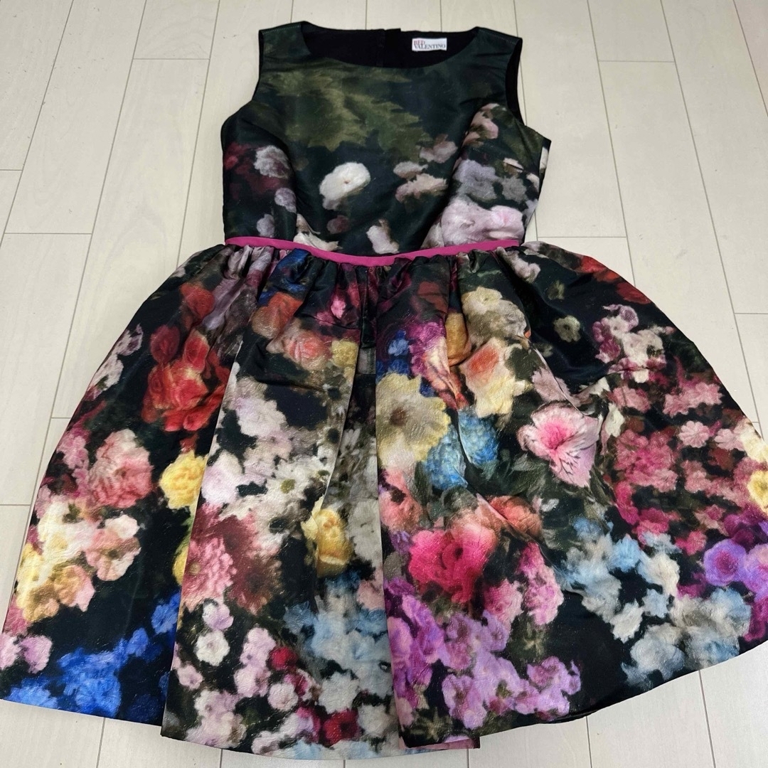 美品☆RED VALENTINO 40フローラルワンピ花柄 ミニワンピース 美品☆RED VALENTINO 40フローラルワンピ花柄 ミニワンピース