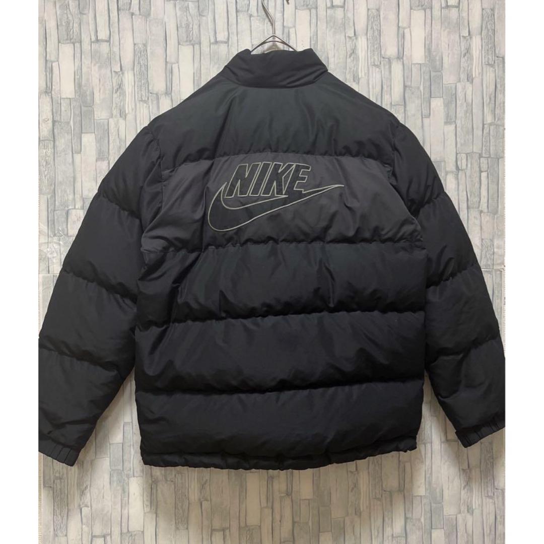 NIKE - ナイキ ダウンジャケット デカロゴ 刺繍ロゴ スウッシュ NIKE - ナイキ ダウンジャケット デカロゴ 刺繍ロゴ スウッシュ