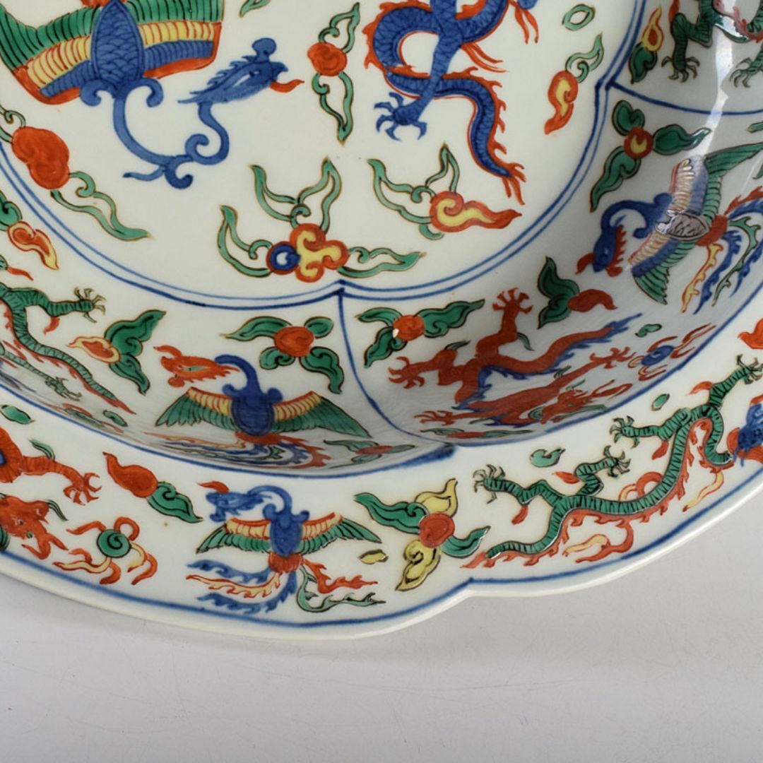 中国 大明萬暦年製 五彩龍鳳凰文 輪花鉢 大皿 直径約40㎝ V 中国 大明萬暦年製 五彩龍鳳凰文 輪花鉢 大皿 直径約40㎝ V