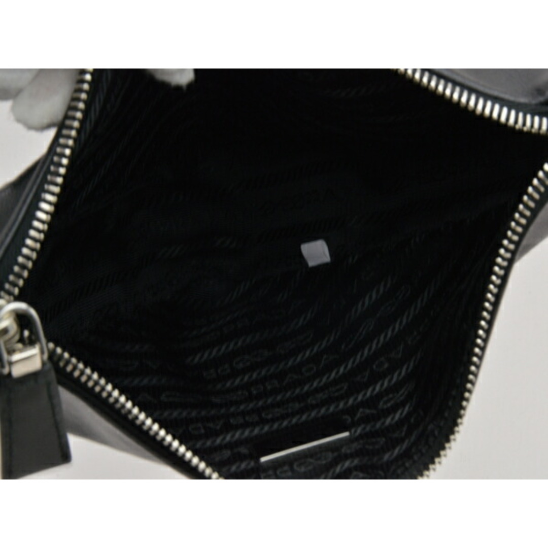 PRADA - プラダ PRADA トライアングル レザー クラッチバッグ PRADA - プラダ PRADA トライアングル レザー クラッチバッグ