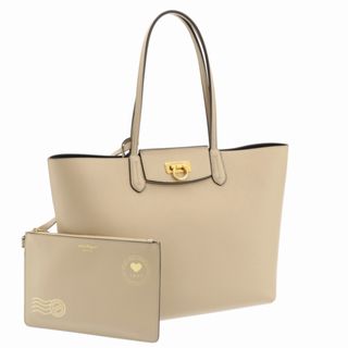 FERRAGAMO(ナイロン ・ トートバッグ)のフリマアイテム一覧 FERRAGAMO(ナイロン ・ トートバッグ)のフリマアイテム一覧