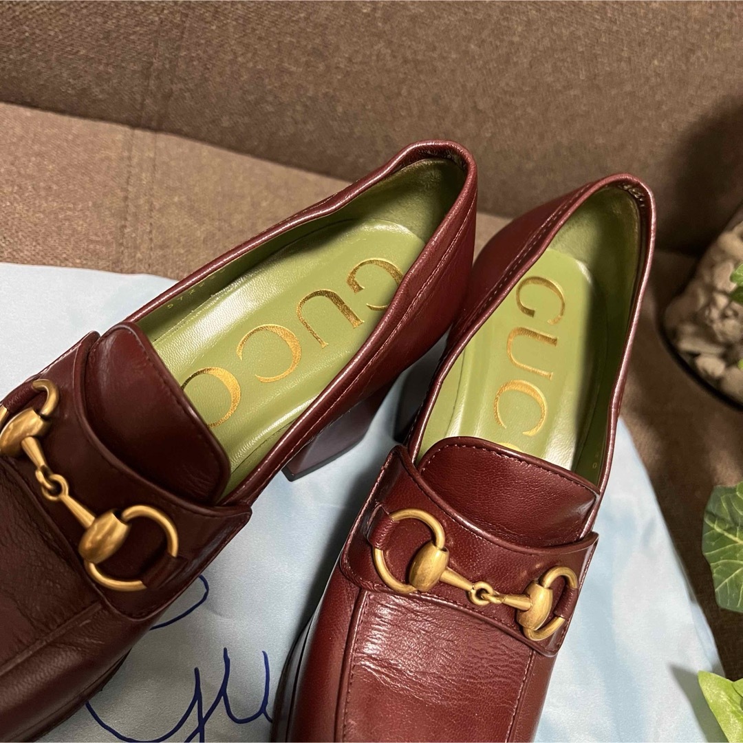 GUCCI - GUCCI グッチ ローファー 靴 赤茶 ホースビット 美品 GUCCI - GUCCI グッチ ローファー 靴 赤茶 ホースビット 美品