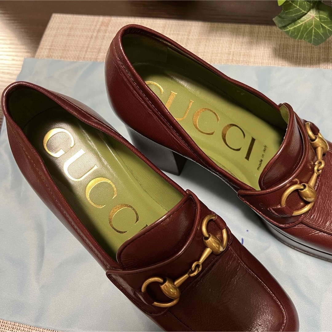GUCCI - GUCCI グッチ ローファー 靴 赤茶 ホースビット 美品 GUCCI - GUCCI グッチ ローファー 靴 赤茶 ホースビット 美品
