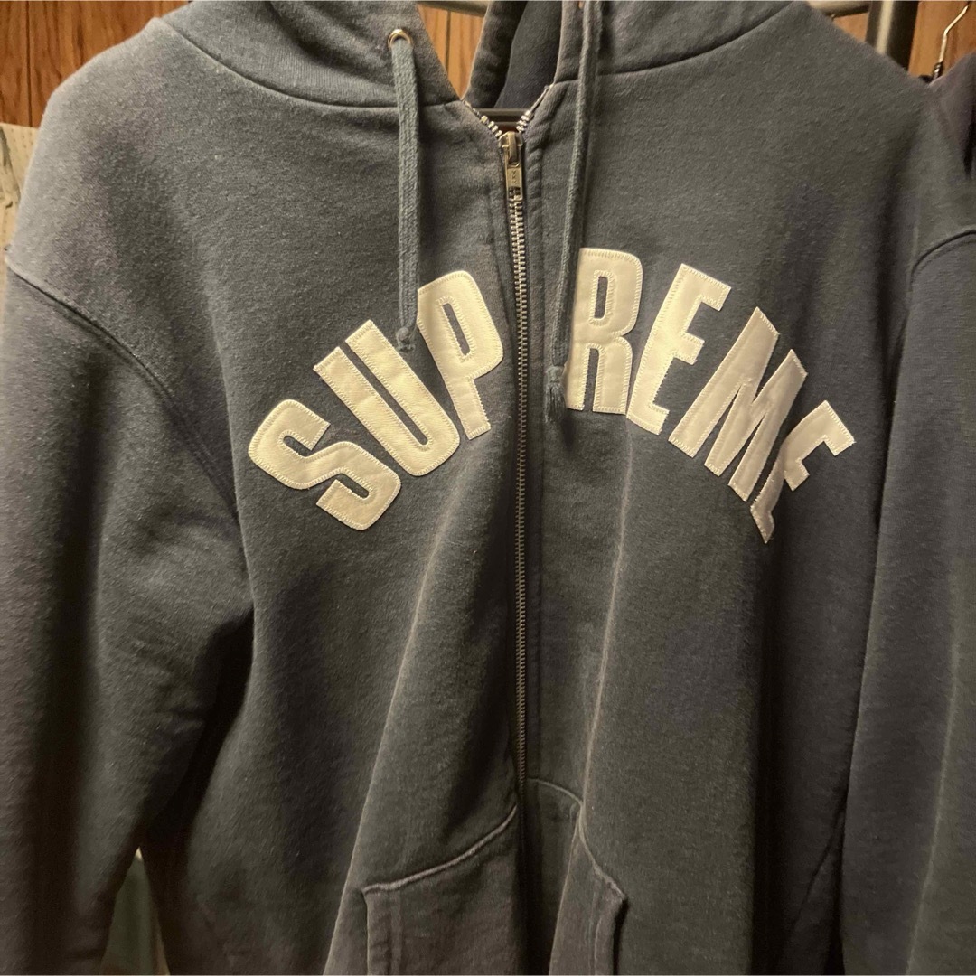 Supreme - supreme zip パーカー アーチロゴの通販 by Oki's Supreme - supreme zip パーカー アーチロゴの通販 by Oki's