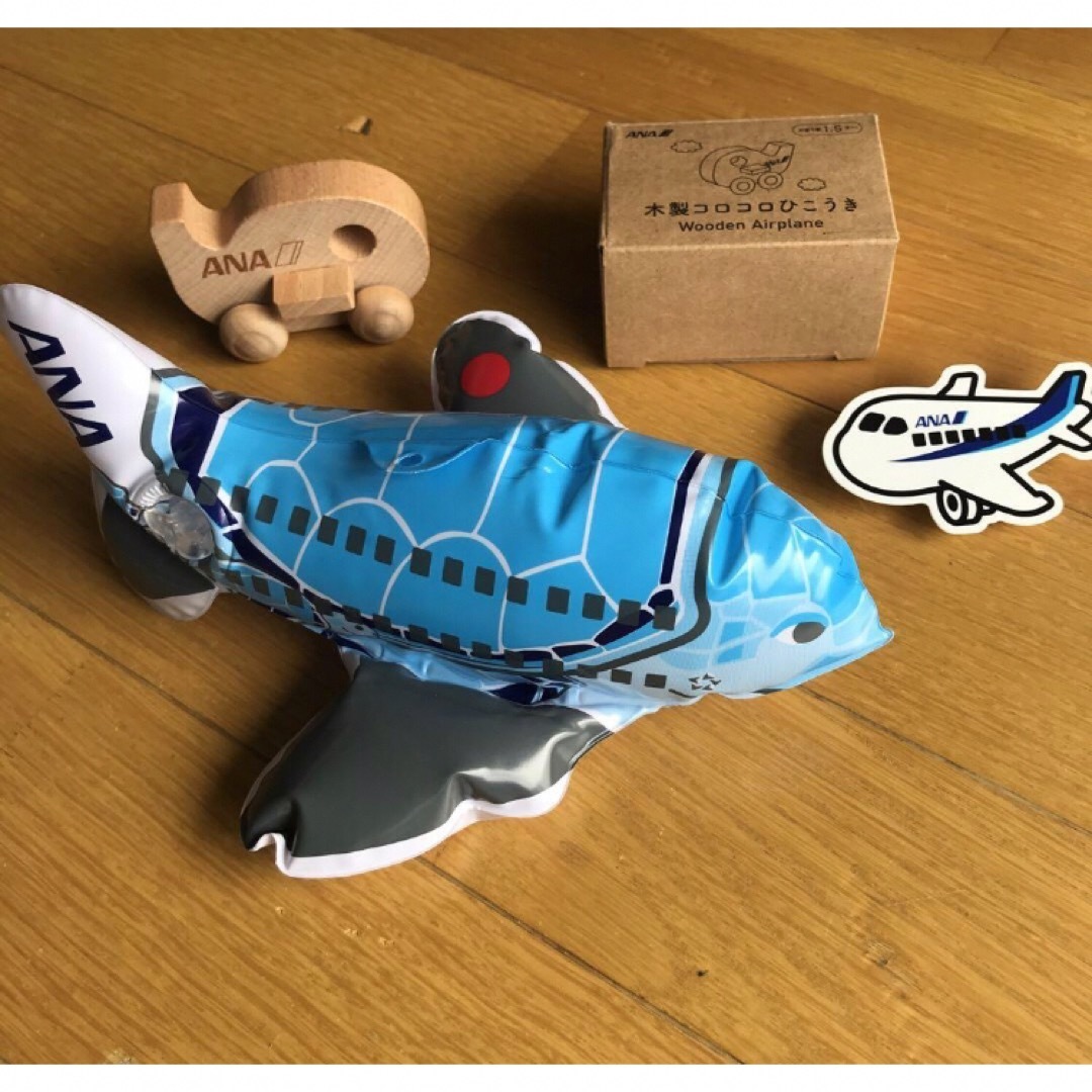ANA(全日本空輸) - ANA 飛行機おもちゃ セット 木製飛行機付き ANA(全日本空輸) - ANA 飛行機おもちゃ セット 木製飛行機付き