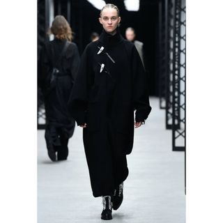 HYKE - HYKE ダッフルコート 黒 広瀬すずちゃん 着用 サイズ1 HYKE - HYKE ダッフルコート 黒 広瀬すずちゃん 着用 サイズ1