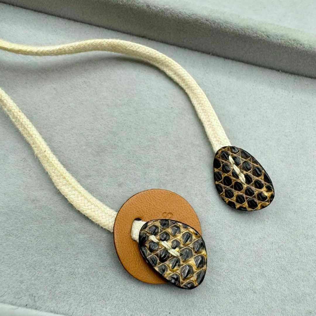 HERMES - 【箱付き】HERMES リザード レザー ネックレス HERMES - 【箱付き】HERMES リザード レザー ネックレス