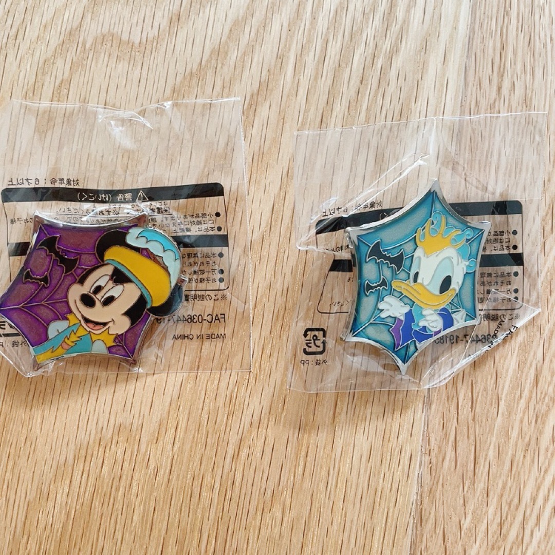 Disney(ディズニー)の【最終値下げ】 ディズニー ハロウィン バッグ ピンバッジ 非売品 エンタメ/ホビーのコレクション(ノベルティグッズ)の商品写真