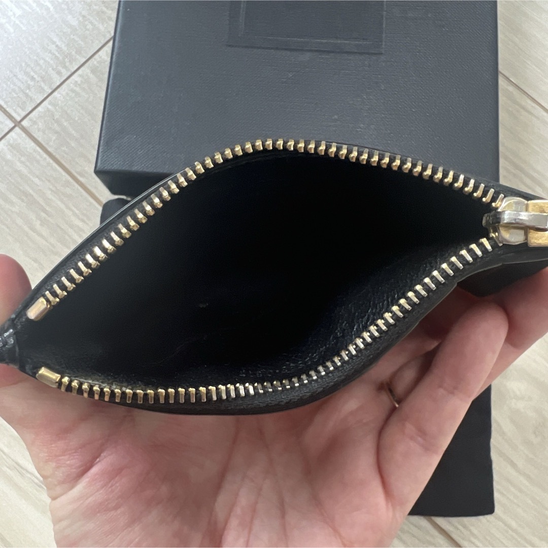 SAINT LAURENT サンローラン 黒 フラグメントケース SAINT LAURENT サンローラン 黒 フラグメントケース