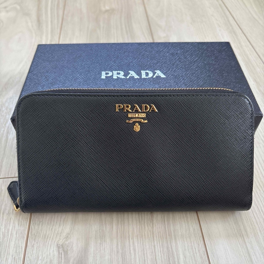 PRADA プラダ サフィアーノレザー 三角メタル 長財布 黒 PRADA プラダ サフィアーノレザー 三角メタル 長財布 黒