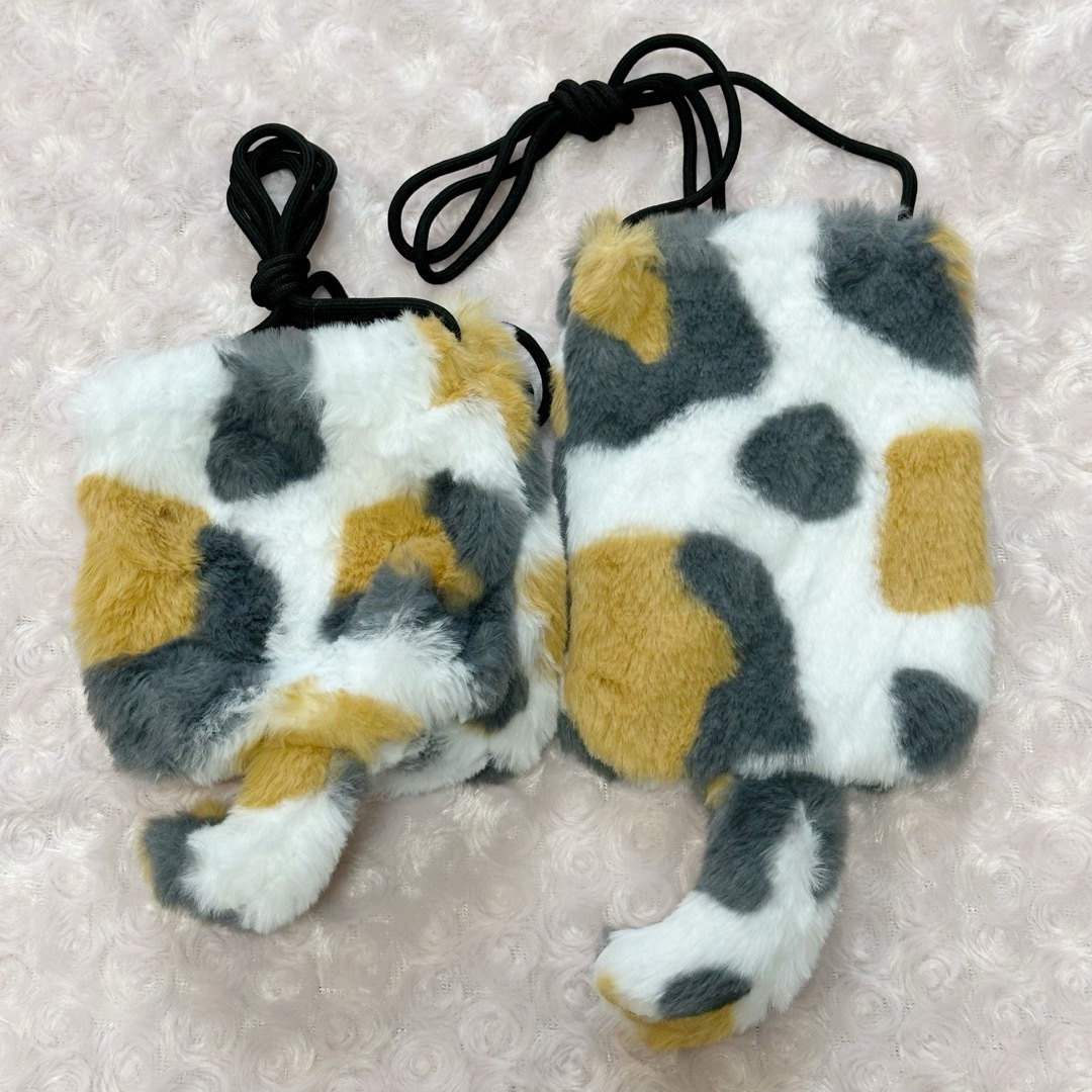 DAISO(ダイソー)のダイソー 猫しっぽ付 巾着ショルダーバッグ ショルダーポーチ ミケ レディースのバッグ(ショルダーバッグ)の商品写真