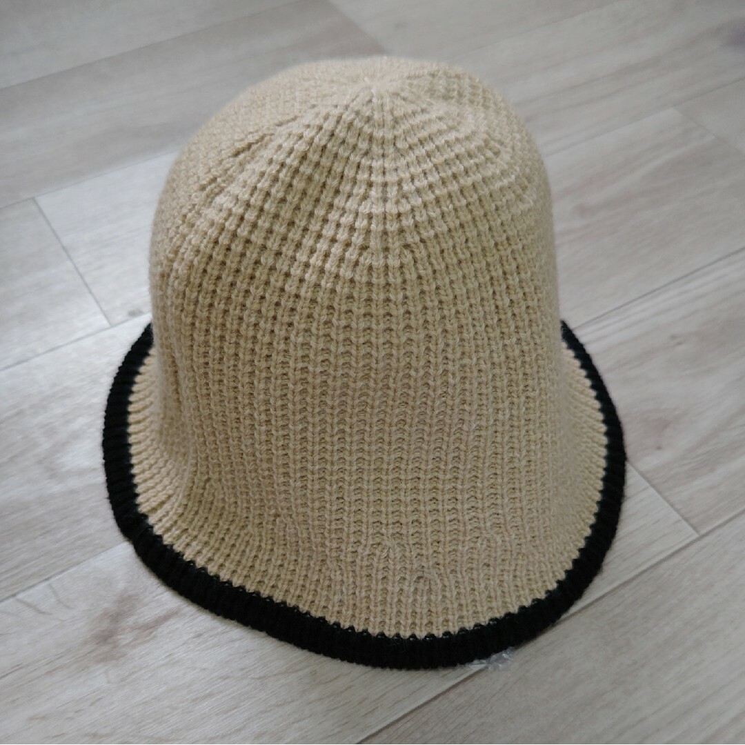 SMELLY(スメリー)の【未使用】SMELLY アーバンリサーチ ニット帽子 チューリップハット ニット レディースの帽子(ニット帽/ビーニー)の商品写真