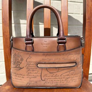 BERLUTI(バッグ ・ ホワイト/白色系)のフリマアイテム一覧 BERLUTI(バッグ ・ ホワイト/白色系)のフリマアイテム一覧