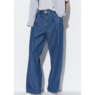 ユニクロ(UNIQLO)のドレープデニムタックパンツ　65ブルー(デニム/ジーンズ)