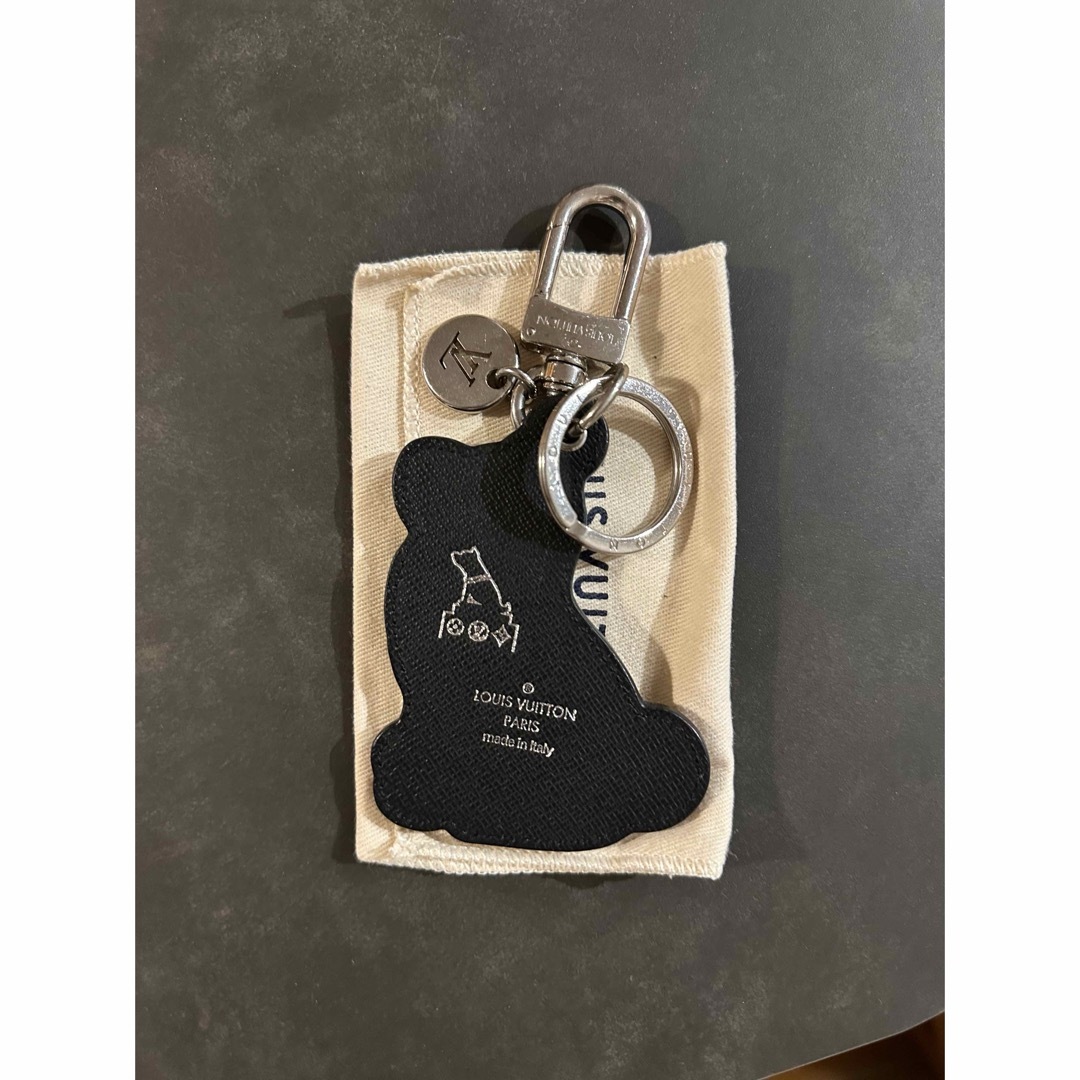 LOUIS VUITTON - LOUIS VUITTON 柴犬 キーホルダーの通販 by LOUIS VUITTON - LOUIS VUITTON 柴犬 キーホルダーの通販 by