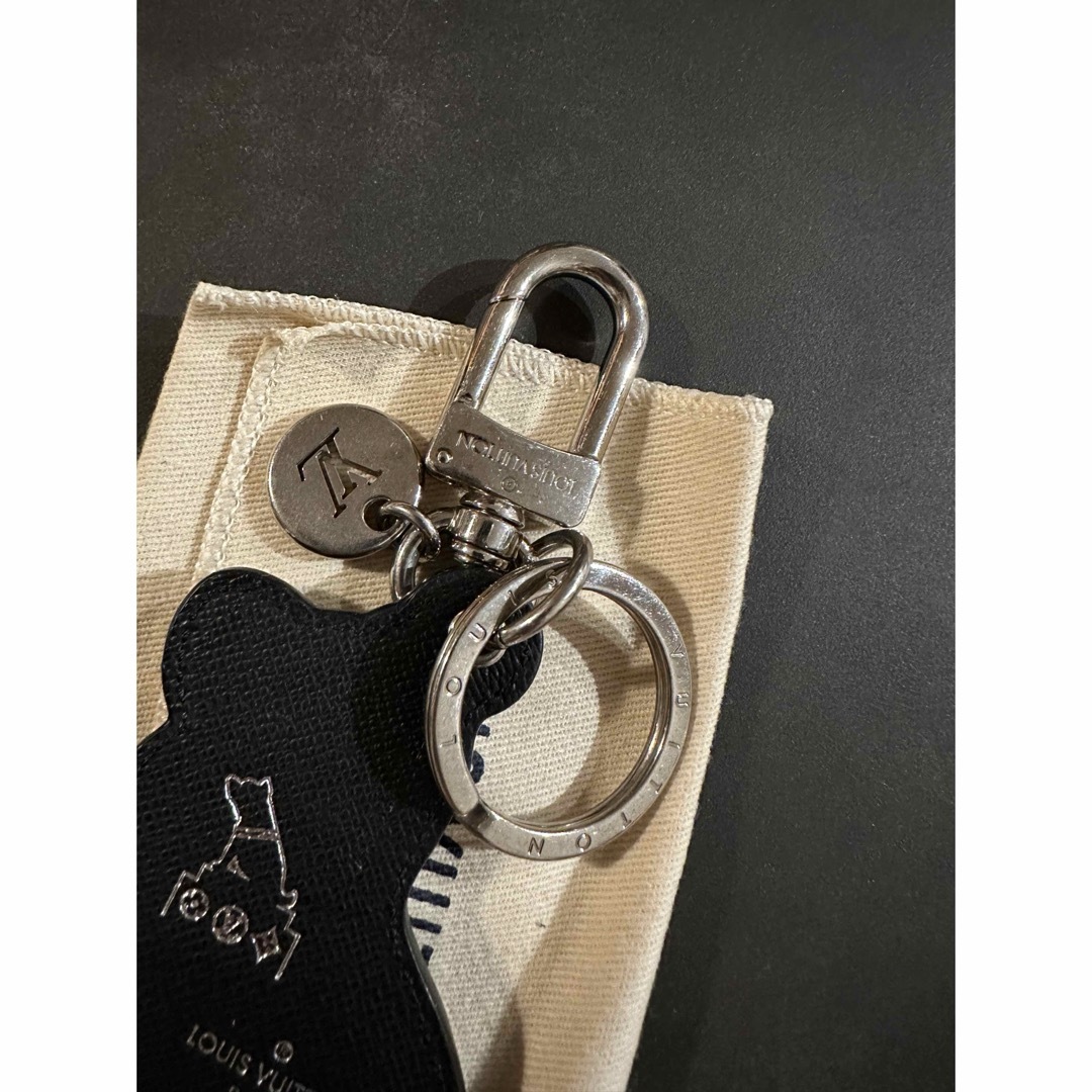LOUIS VUITTON - LOUIS VUITTON 柴犬 キーホルダーの通販 by LOUIS VUITTON - LOUIS VUITTON 柴犬 キーホルダーの通販 by