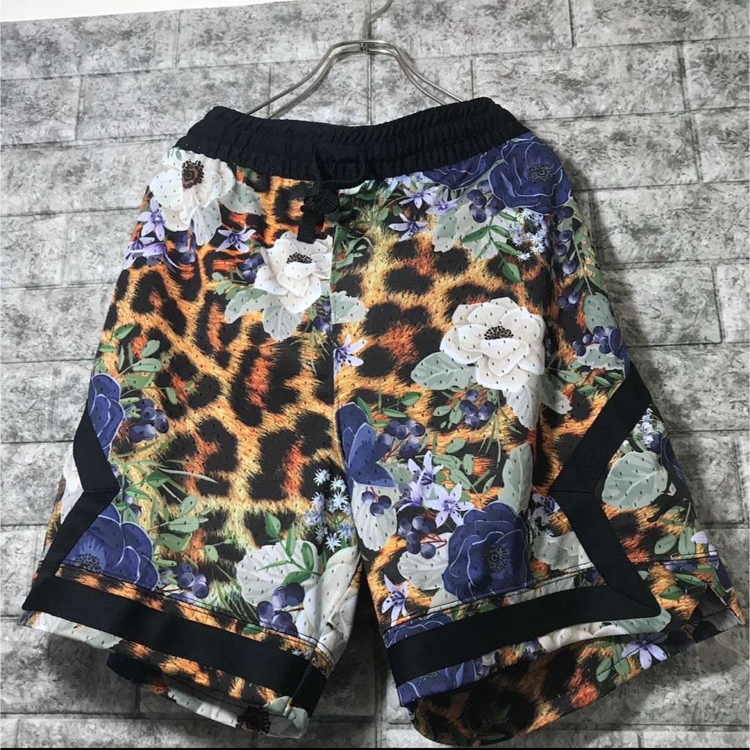 NIKE - ナイキ☆ジョーダン☆豹柄☆薔薇☆ハーフパンツ☆メンズ NIKE - ナイキ☆ジョーダン☆豹柄☆薔薇☆ハーフパンツ☆メンズ