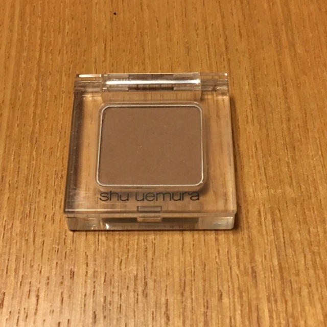 shu uemura(シュウウエムラ)のシュウウエムラ アイシャドウ（ベージュ） コスメ/美容のベースメイク/化粧品(アイシャドウ)の商品写真