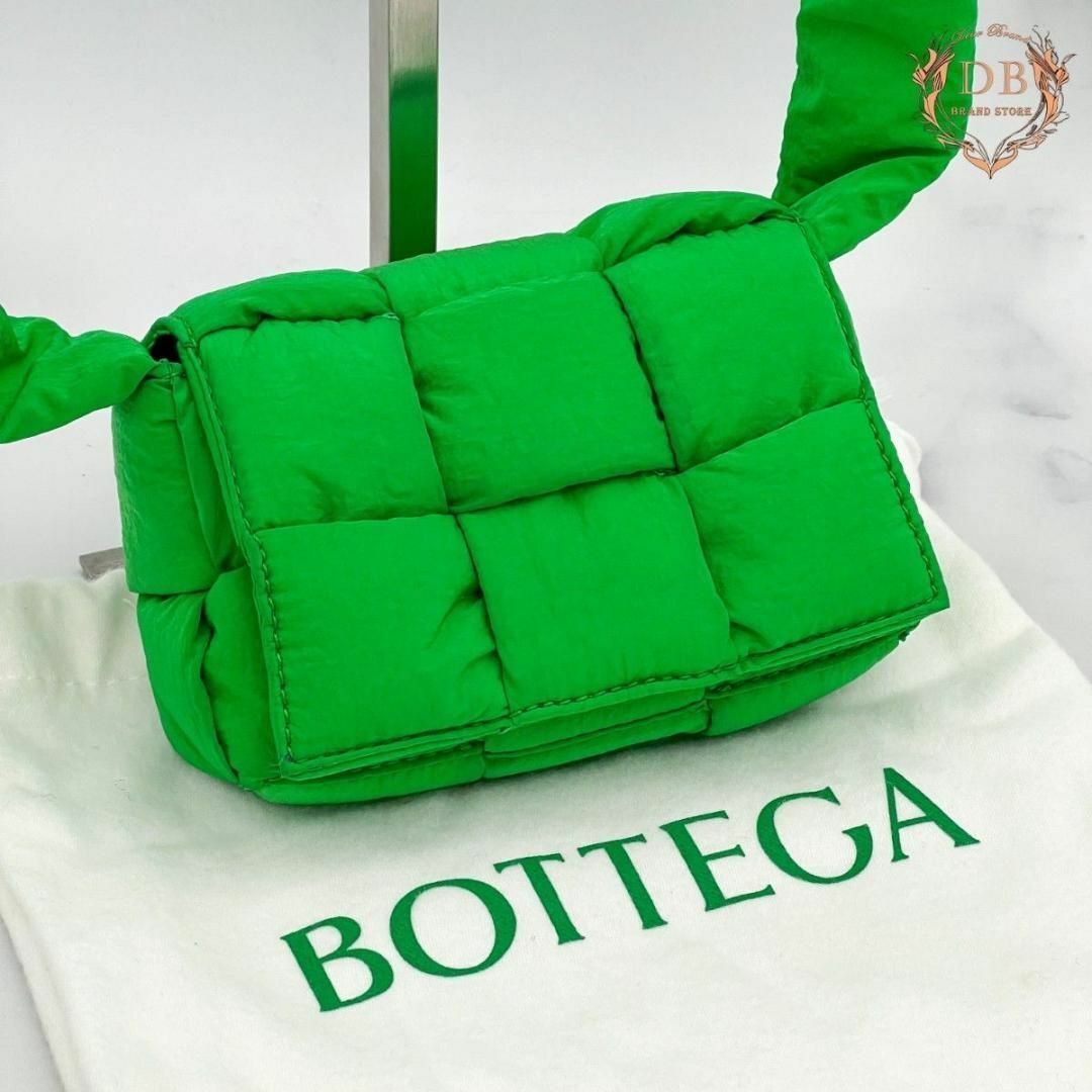 未使用級✨ ボッテガ パデッドテックカセット ショルダー 未使用級✨ ボッテガ パデッドテックカセット ショルダー