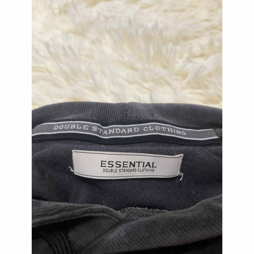 美品 ESSENTIAL エッセンシャル パーカー トップス 人気 完売 美品 ESSENTIAL エッセンシャル パーカー トップス 人気 完売