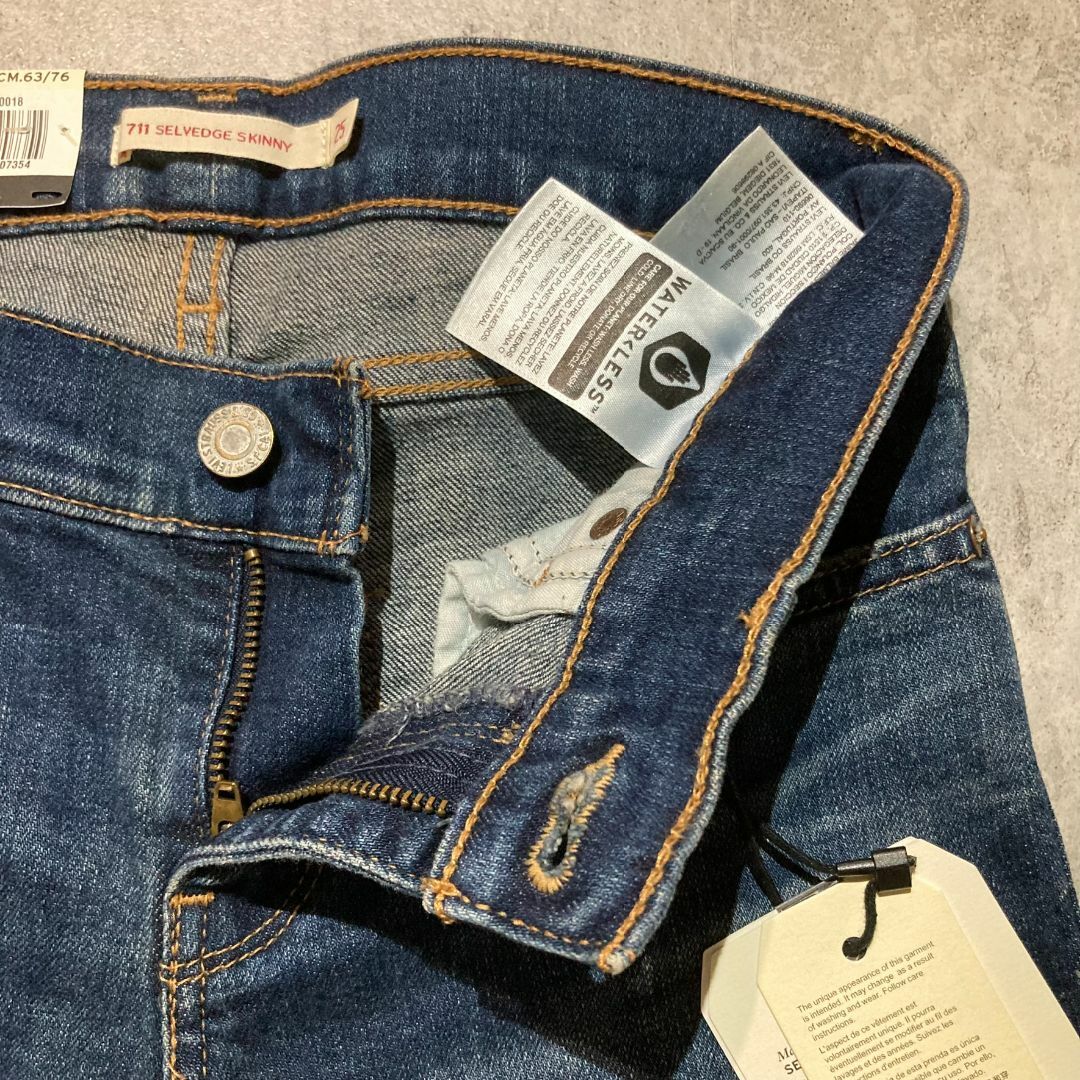 Levi's - 新品タグ付品【LEVI'S PREMIUM】リーバイス 711 SKINNY Levi's - 新品タグ付品【LEVI'S PREMIUM】リーバイス 711 SKINNY