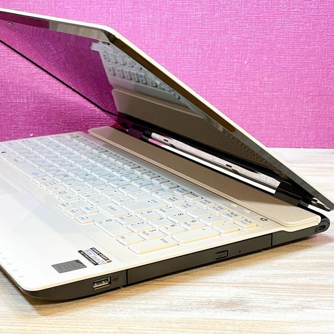 Windows11✨Corei7✨すぐ使えるノートパソコン✨カメラ付✨保存量1T Windows11✨Corei7✨すぐ使えるノートパソコン✨カメラ付✨保存量1T