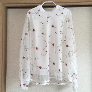 メルロー(merlot)の新品 merlot plus 刺繍シースルートップス(シャツ/ブラウス(長袖/七分))