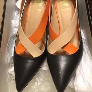 ヴィクターアンドロルフ(VIKTOR&ROLF)のレア美品❣️Victor&rolf❣️レザパンプス❤︎オレンジ✖︎ナチュラル(ハイヒール/パンプス)