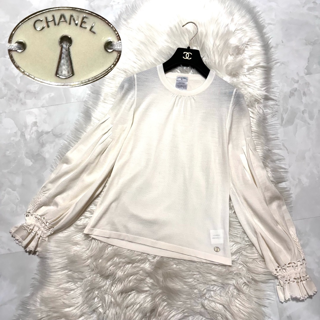CHANEL - 本物 美品 シャネル 鍵穴装飾 ボリュームスリーブ CHANEL - 本物 美品 シャネル 鍵穴装飾 ボリュームスリーブ