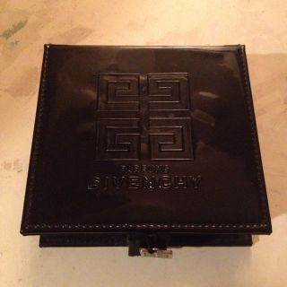 ジバンシィ(GIVENCHY)のGIVENCHY♡鏡付き小物入れ♡(ポーチ)