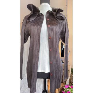 PLEATS PLEASE ISSEY MIYAKE(カーディガン)のフリマアイテム一覧 PLEATS PLEASE ISSEY MIYAKE(カーディガン)のフリマアイテム一覧