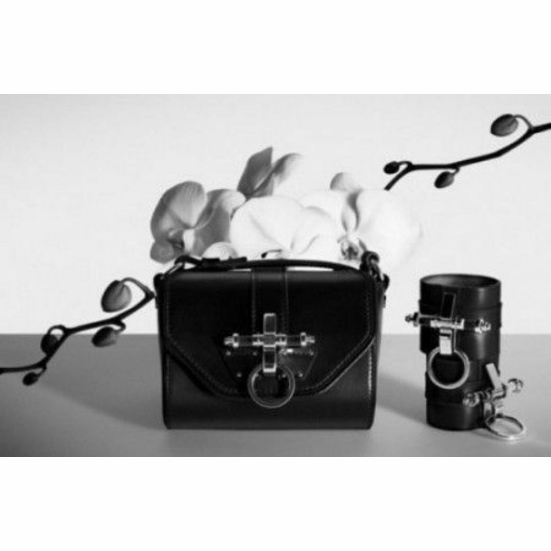 GIVENCHY - GIVENCHYRICCARDOTISCIオブセディアレザーブレス GIVENCHY - GIVENCHYRICCARDOTISCIオブセディアレザーブレス