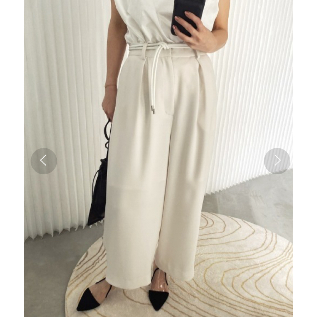 Ameri VINTAGE(アメリヴィンテージ)の日本製美品AMERI CURVA BERMUDA PANTS 税込16,500円 レディースのパンツ(カジュアルパンツ)の商品写真