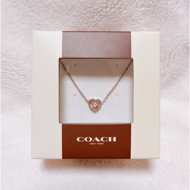 COACH(コーチ)のCOACH パヴェストーンハートネックレス レディースのアクセサリー(ネックレス)の商品写真