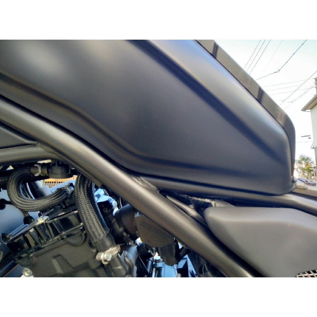 レブル向け 改良型タンクカバー 新品未使用の通販 by フリルず レブル向け 改良型タンクカバー 新品未使用の通販 by フリルず