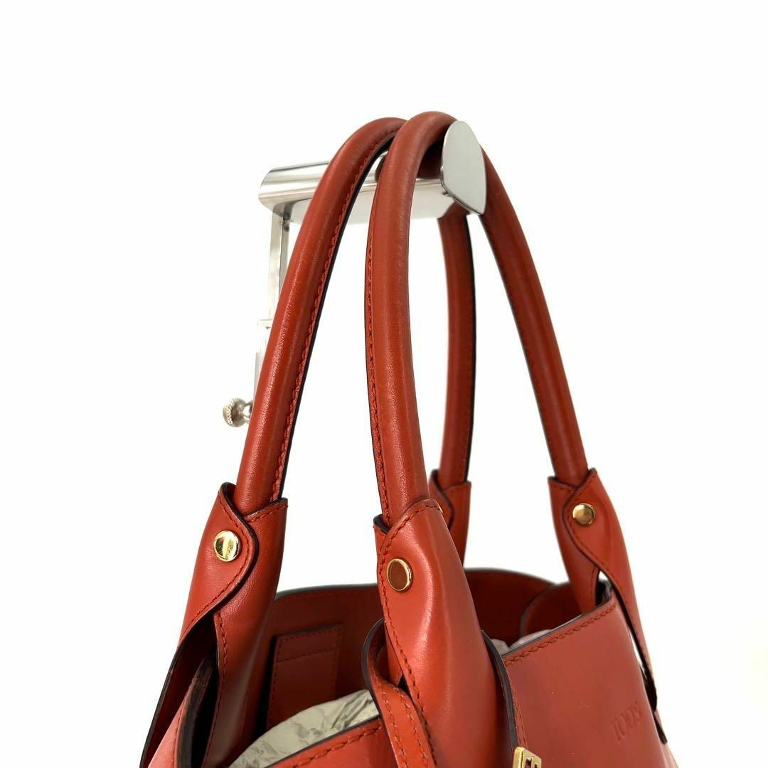 TOD'S(トッズ)の【美品】Tod's トッズ　ショルダー　カーフレザー　ロゴ　金具　ハンドバッグ レディースのバッグ(トートバッグ)の商品写真