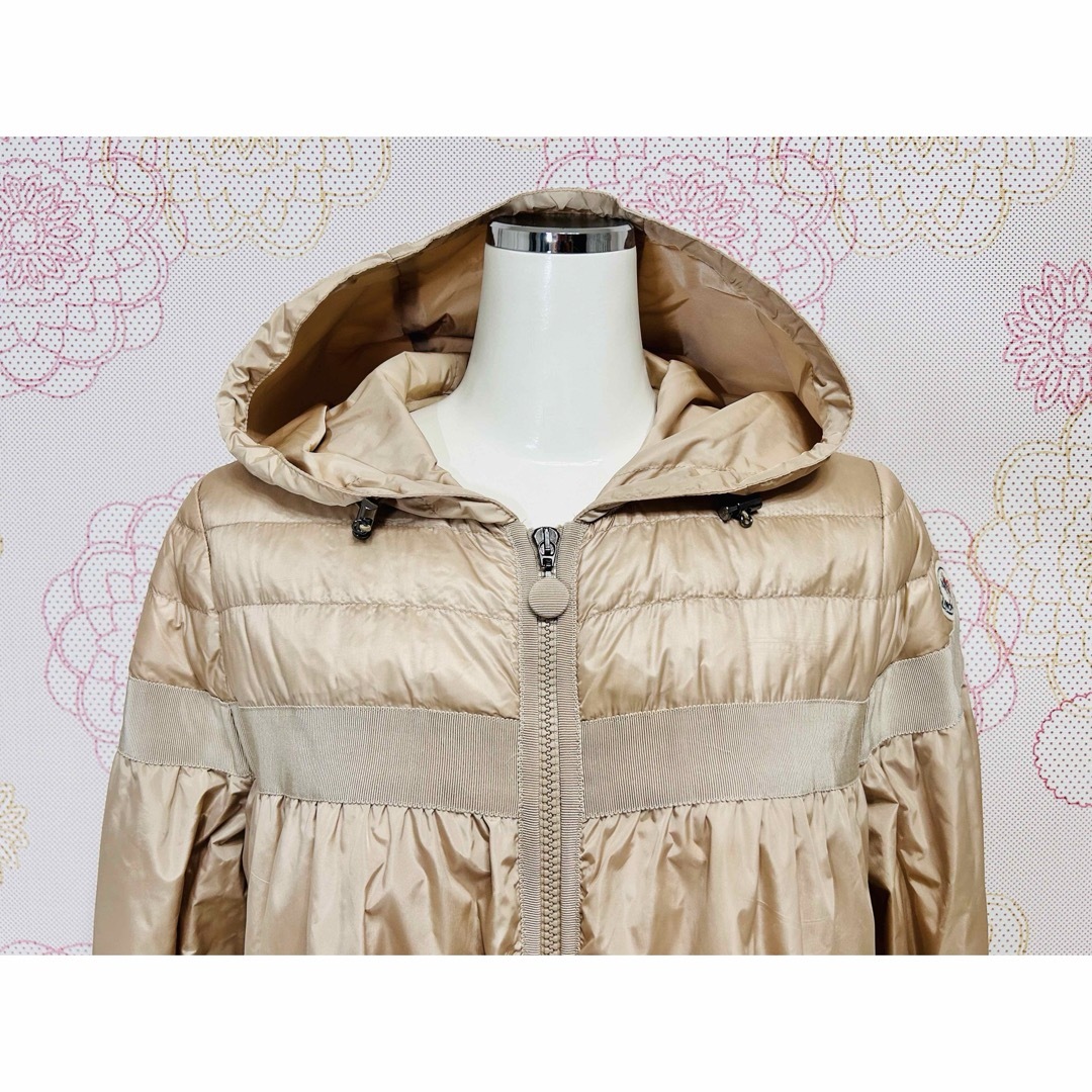 MONCLER - モンクレール ベージュ ジャケット フード付き MONCLER - モンクレール ベージュ ジャケット フード付き