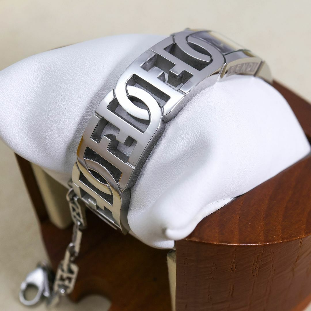 稼働 FENDI 腕時計 3600L Fベルト バングルウォッチ 外箱付 s 稼働 FENDI 腕時計 3600L Fベルト バングルウォッチ 外箱付 s