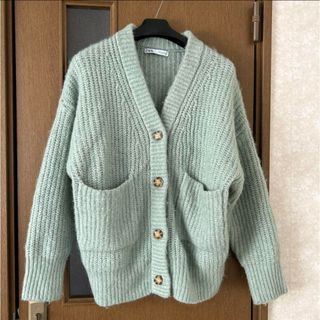 ZARA(カーディガン ・ グリーン・カーキ/緑色系)のフリマ ZARA(カーディガン ・ グリーン・カーキ/緑色系)のフリマ