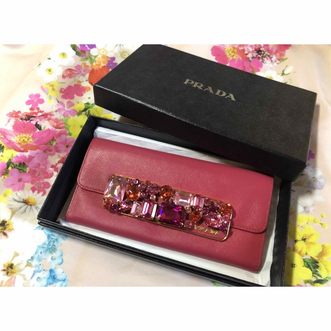 PRADA 長財布 ピンク ビジュー付き PRADA 長財布 ピンク ビジュー付き
