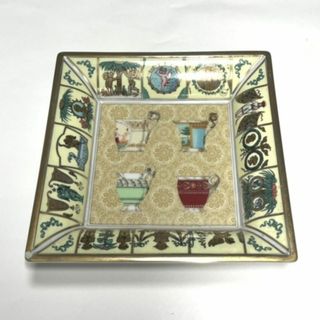 GUCCI - GUCCI グッチ アッシュトレイ 陶器 アイボリー ベージュ GUCCI - GUCCI グッチ アッシュトレイ 陶器 アイボリー ベージュ