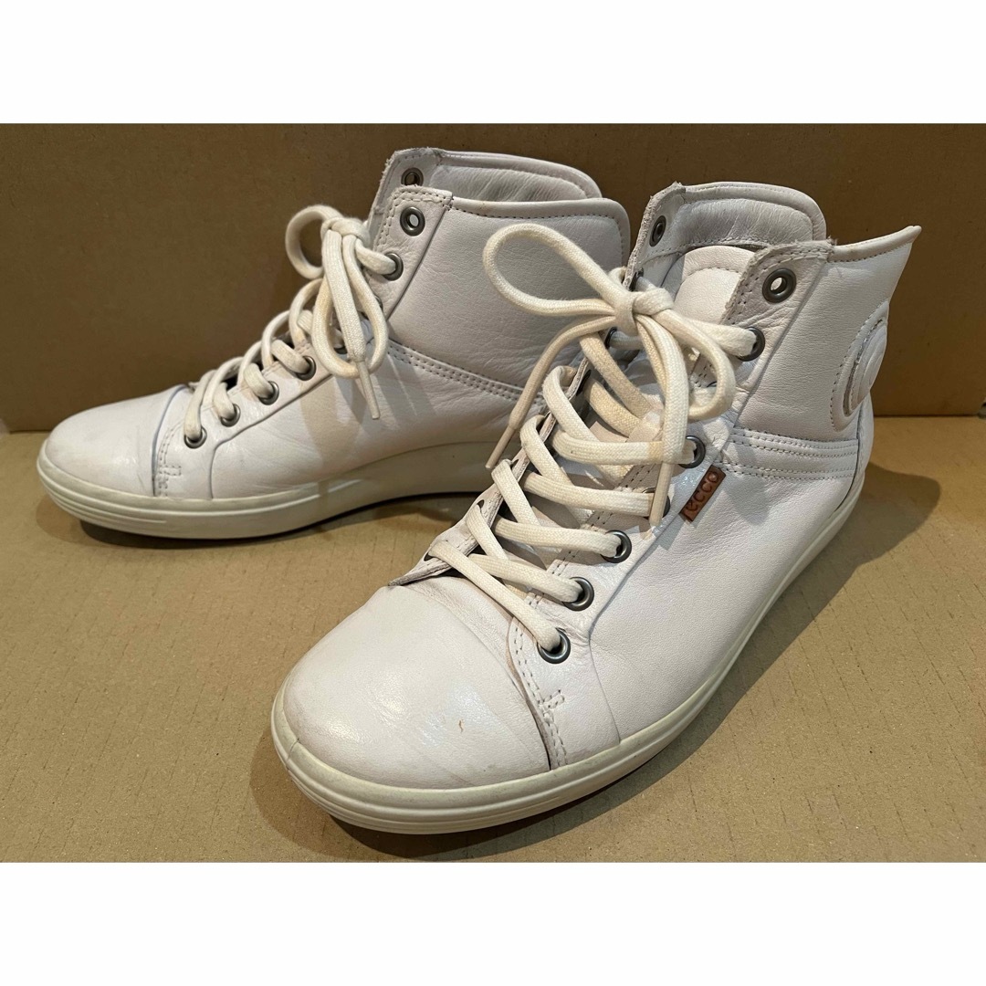 ECCO - ecco ホワイト レザー ハイカット スニーカー 24.5 ECCO - ecco ホワイト レザー ハイカット スニーカー 24.5