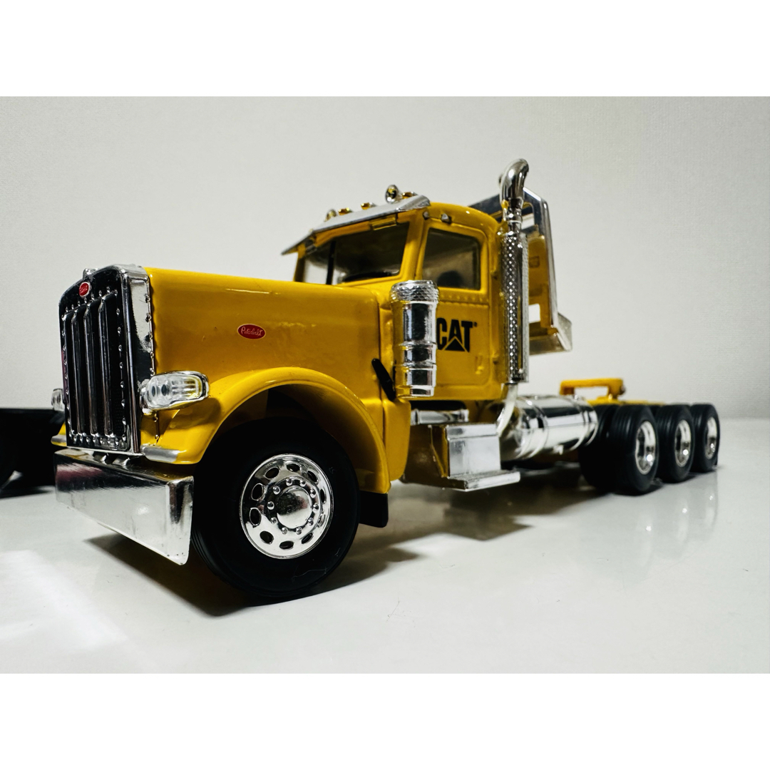 Peterbiltピータービルト 低床トレーラー CAT 1/43 Peterbiltピータービルト 低床トレーラー CAT 1/43