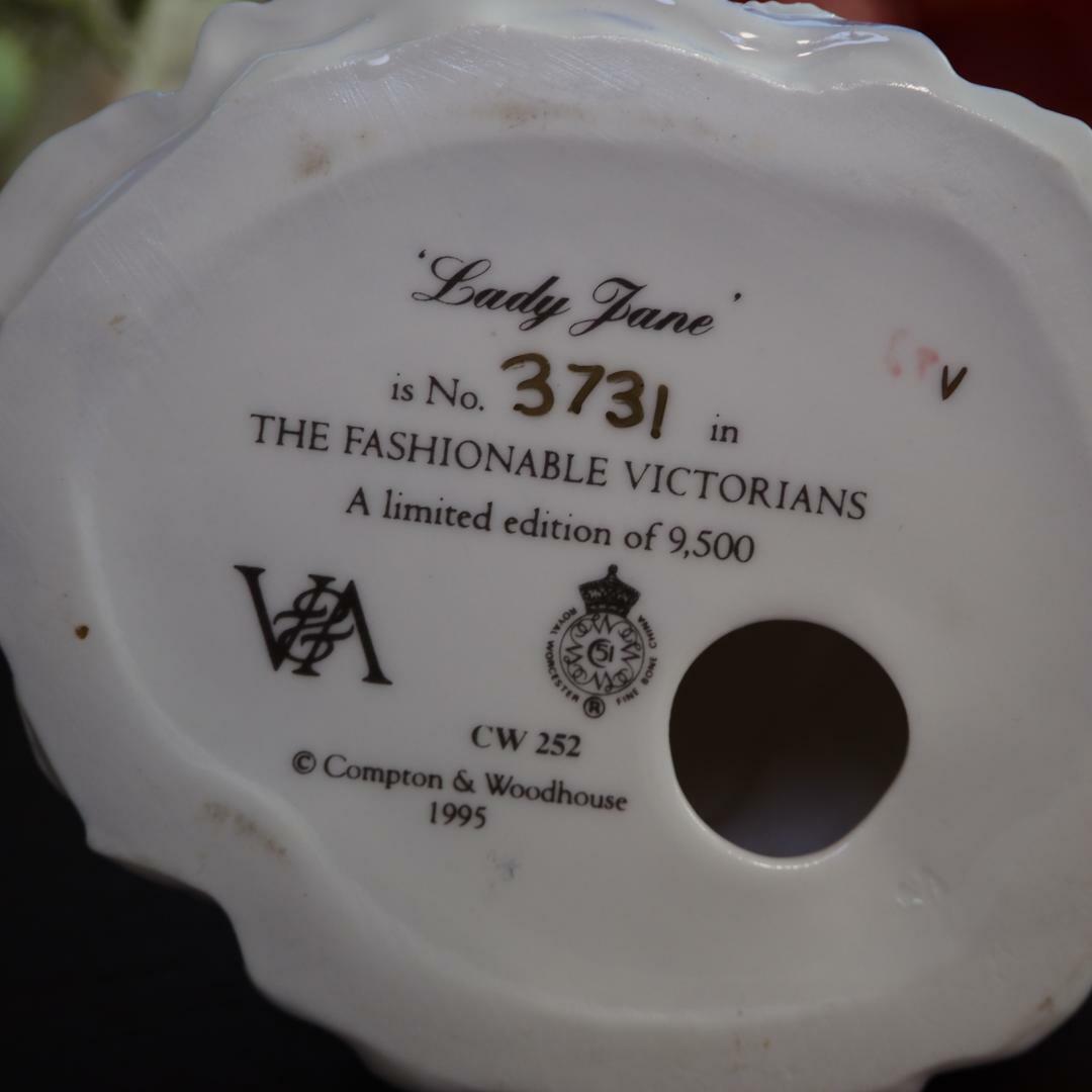 英国 素敵 ロイヤルウースター ミニフィギュリン Lady Jane 置物 英国 素敵 ロイヤルウースター ミニフィギュリン Lady Jane 置物
