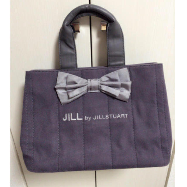 JILL by JILLSTUART(ジルバイジルスチュアート)のジルバイ ステッチリボントートバッグ 大人気完売グレー レディースのバッグ(トートバッグ)の商品写真