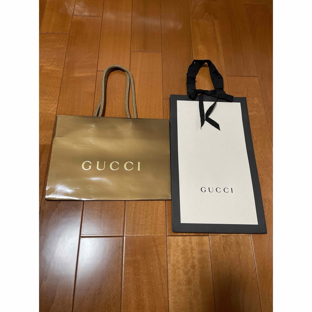 GUCCI - グッチ GUCCI ショッパー 紙袋 ゴールド 白 黒 2枚 GUCCI - グッチ GUCCI ショッパー 紙袋 ゴールド 白 黒 2枚