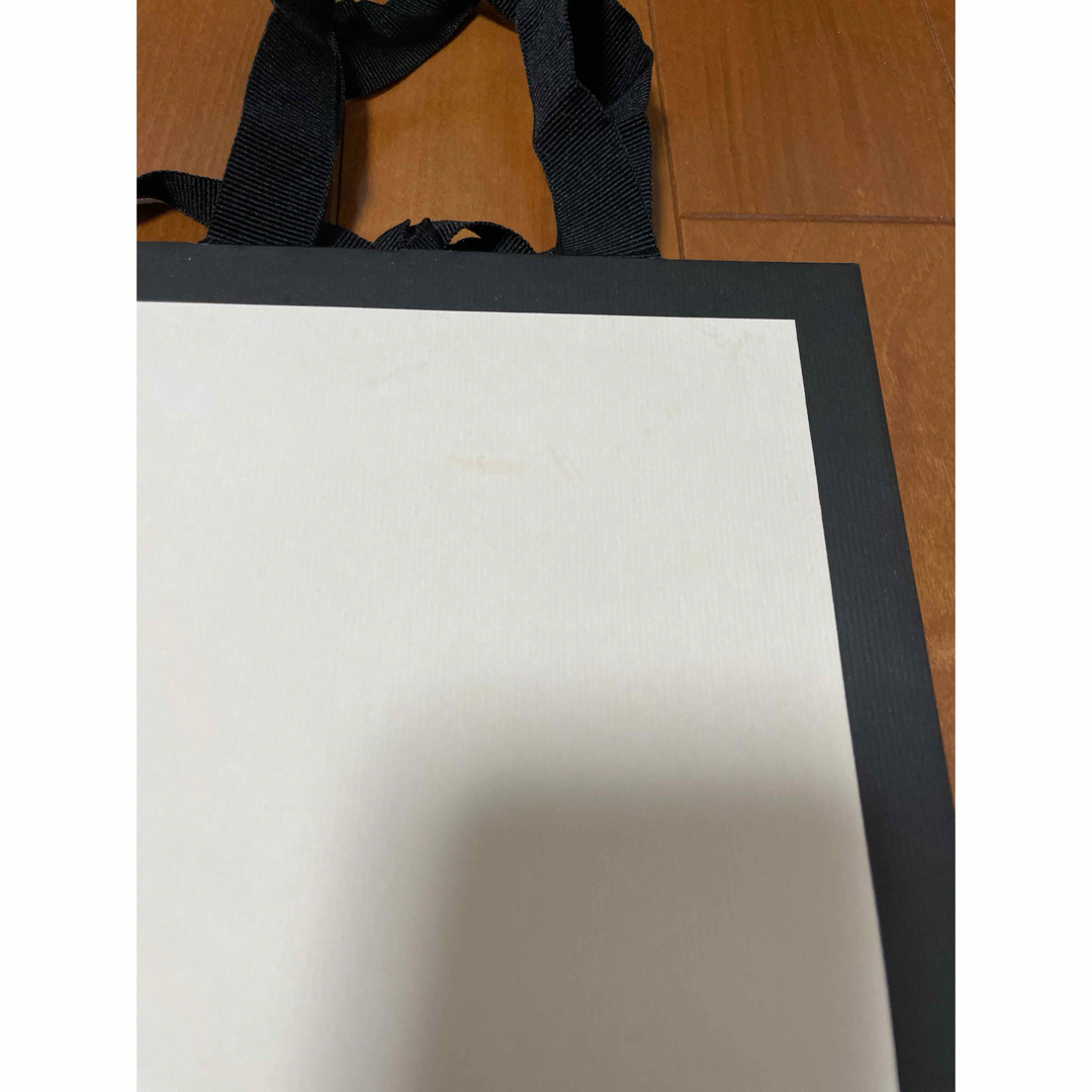 GUCCI - グッチ GUCCI ショッパー 紙袋 ゴールド 白 黒 2枚 GUCCI - グッチ GUCCI ショッパー 紙袋 ゴールド 白 黒 2枚