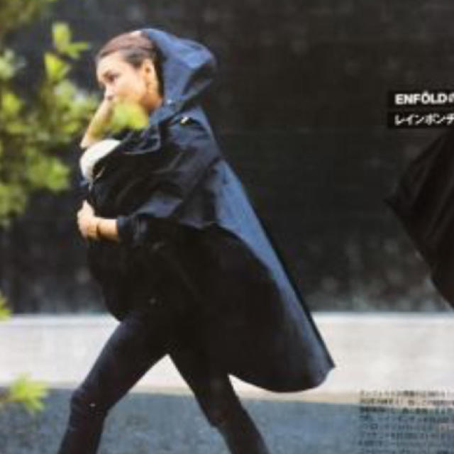 ENFOLD(エンフォルド)のエンフォルドENFOLD富田桂子さん着用雑誌掲載タフタポンチョコート38ネイビー レディースのジャケット/アウター(ポンチョ)の商品写真